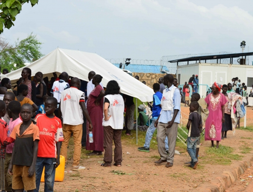 MSF a mis en place des cliniques mobiles afin de donner des consultations à Juba, Soudan du sud © Raphael Veicht/MSF. Juba, 2016.