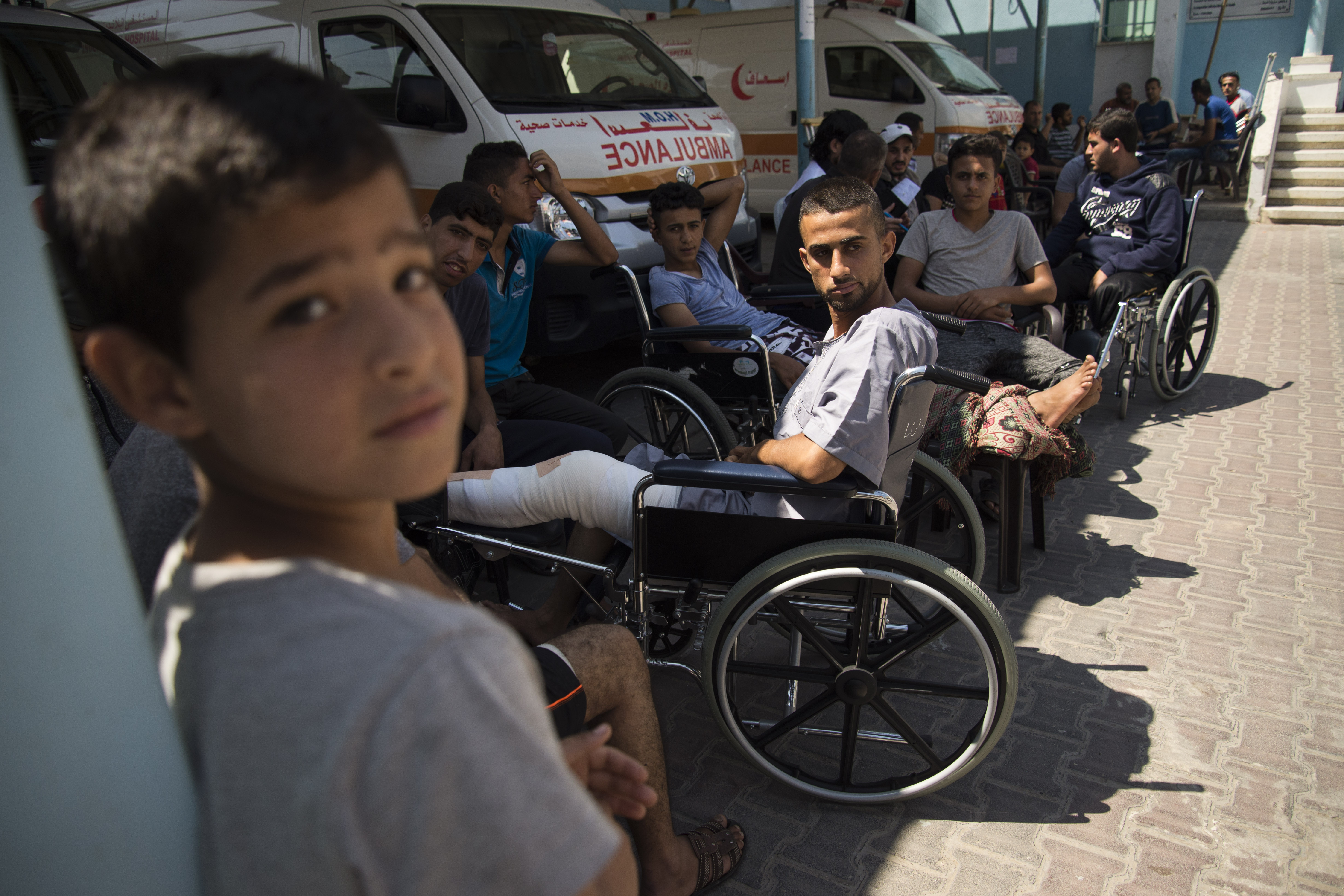 Les jeunes arrivent en fauteuil roulant» : face à l'abus de gaz hilarant,  les médecins sonnent l'alerte - Le Parisien