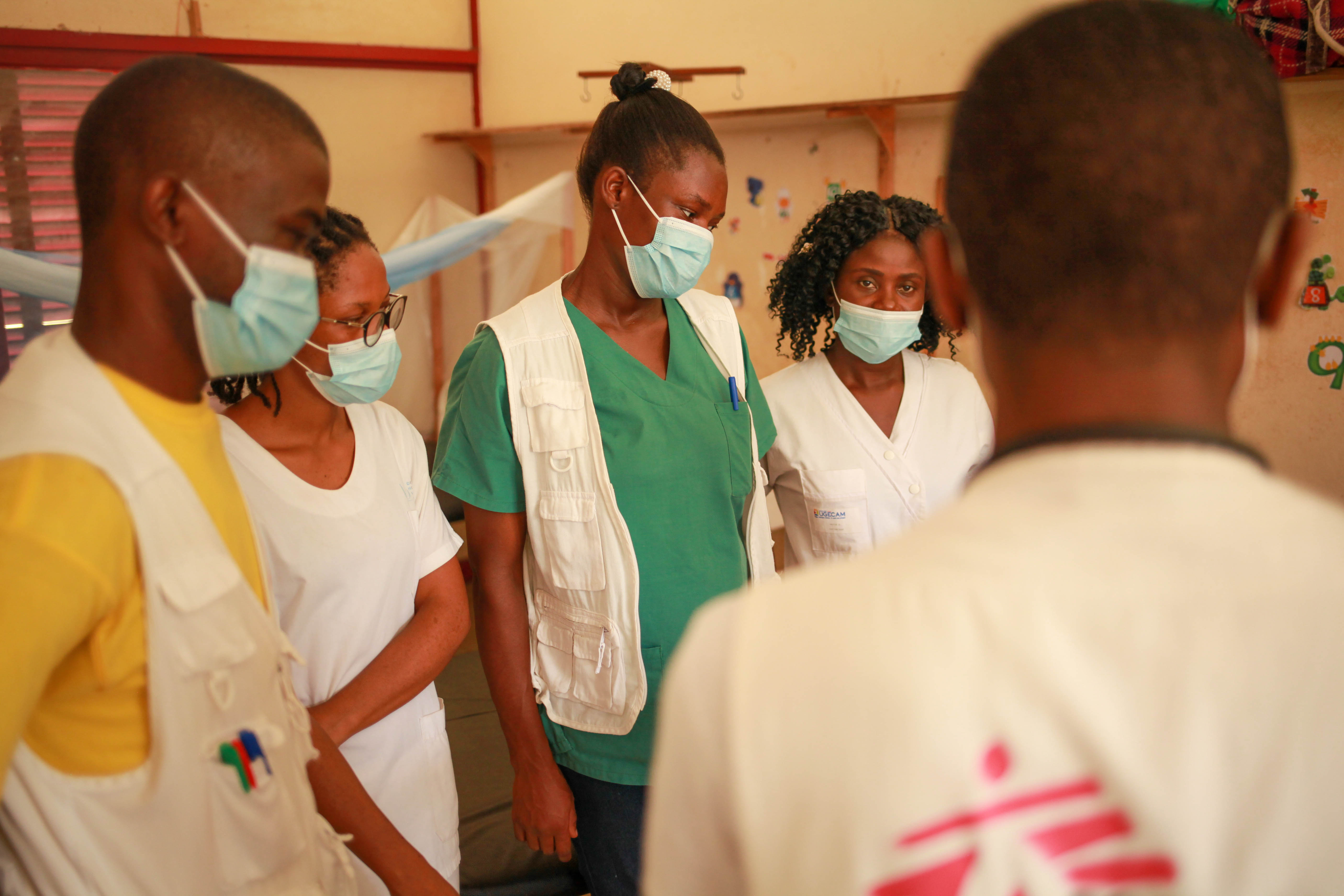 Le personnel médical de MSF effectue sa tournée à l'hôpital de Mamfe, dans le sud-ouest du Cameroun.