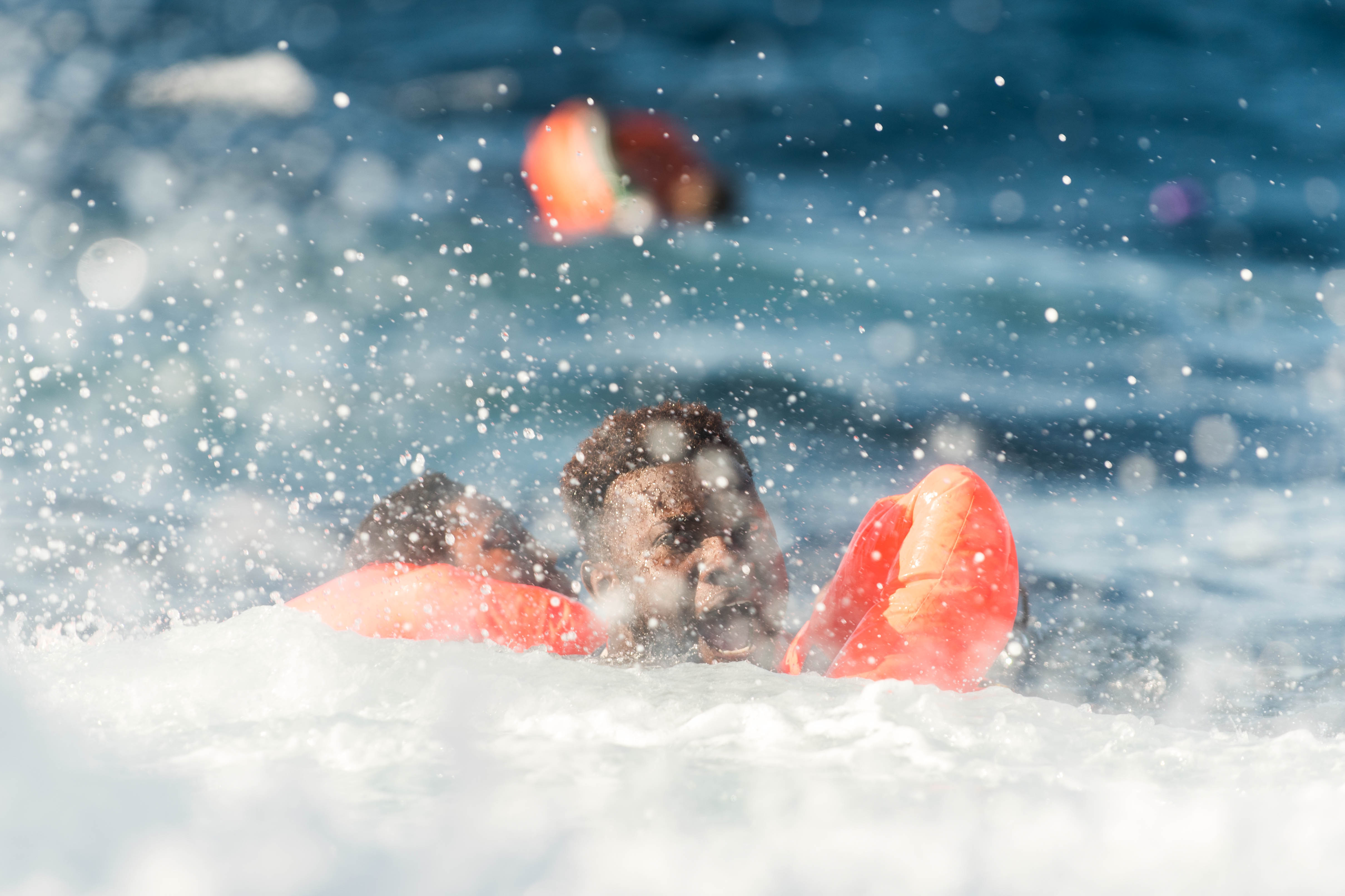 Le 27 janvier 2018, l’Aquarius a secouru 99 personnes en Méditerranée. Quand le bateau est arrivé sur le lieu du naufrage, des dizaines de personnes étaient déjà à l’eau. Un nombre indéterminé d'hommes, de femmes et d'enfants sont portés disparus, présumés noyés.  © Laurin Schmid/SOS Méditerranée, 27 janvier 2018