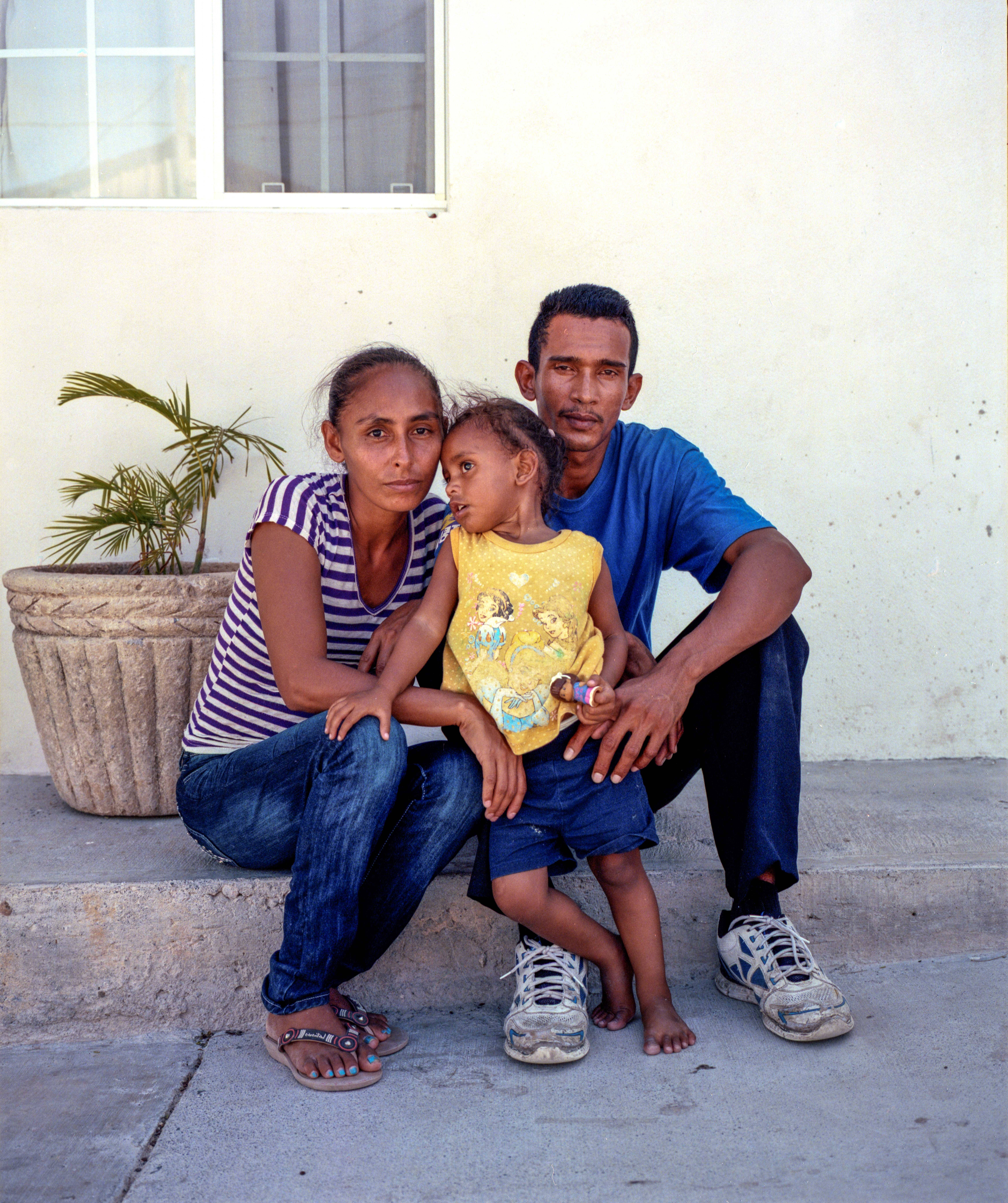 Carlos en zijn vrouw Ruth in het migratiecentrum van Senda de Vidan in Reynosa, Mexico.