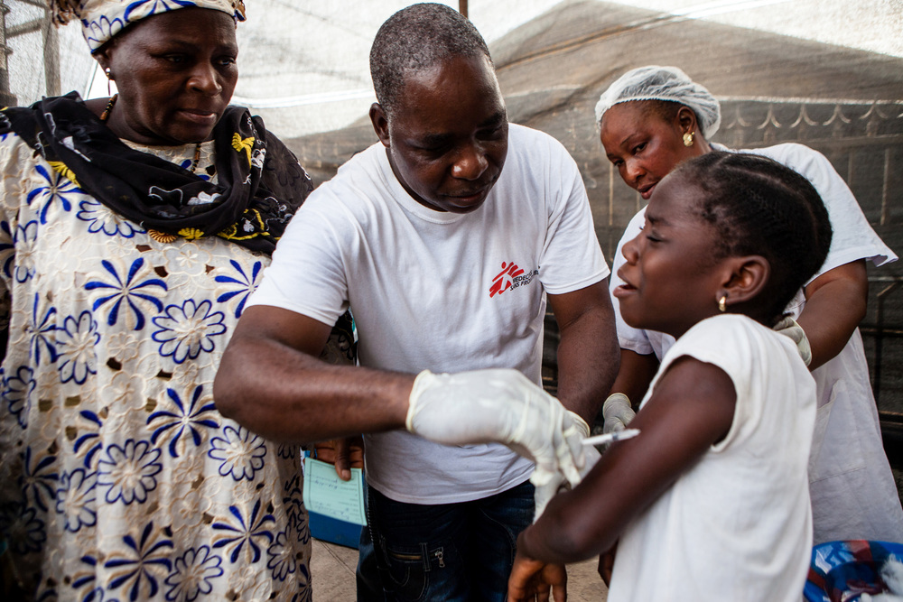 Vaccination contre la rougeole à Conakry, Guinée