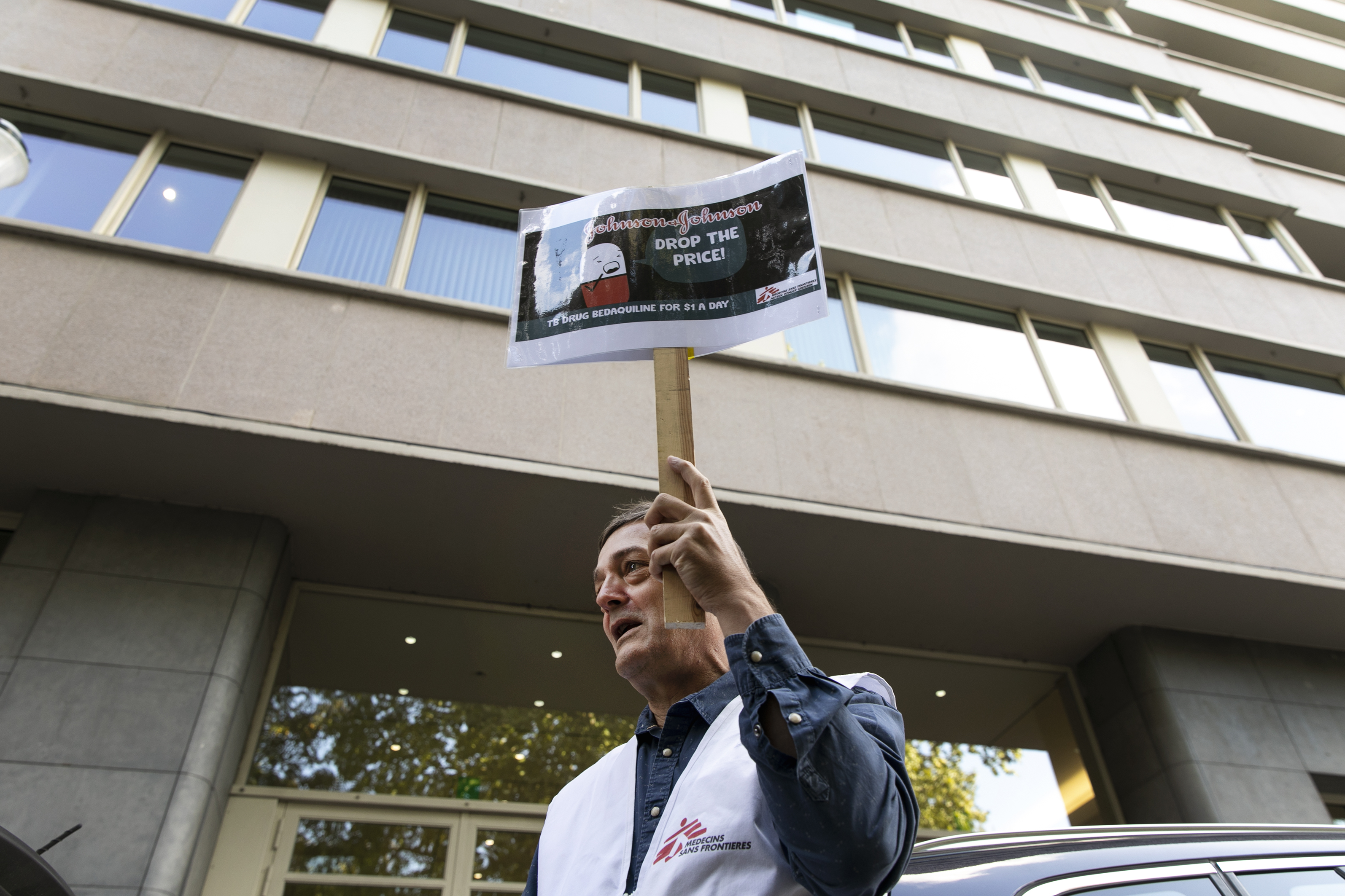 Manifestation devant le siège de Johnson & Johnson ce 10 octobre à Bruxelles