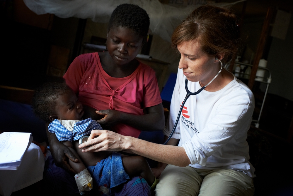 MSF est présente en RDC depuis 1981. Depuis le début de cette épidémie au Katanga, les équipes ont vacciné plus de 962 900 enfants et pris en charge près de 30 000 enfants malades de la rougeole. 