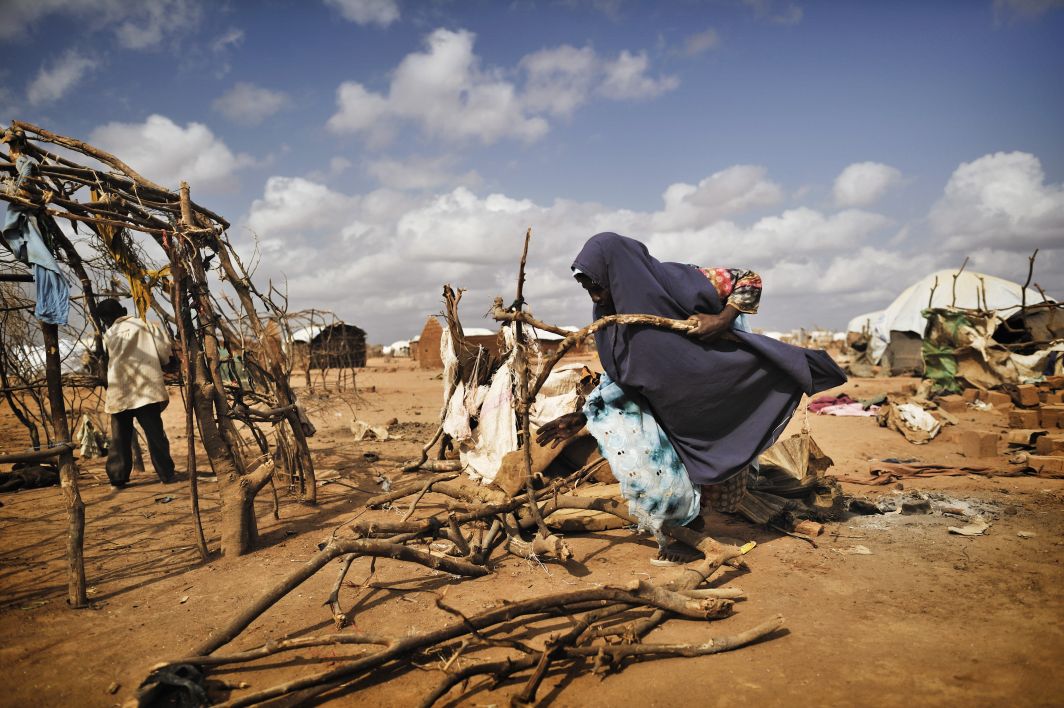 © Lynsey Addario/VII. Dadaab, 2011.
