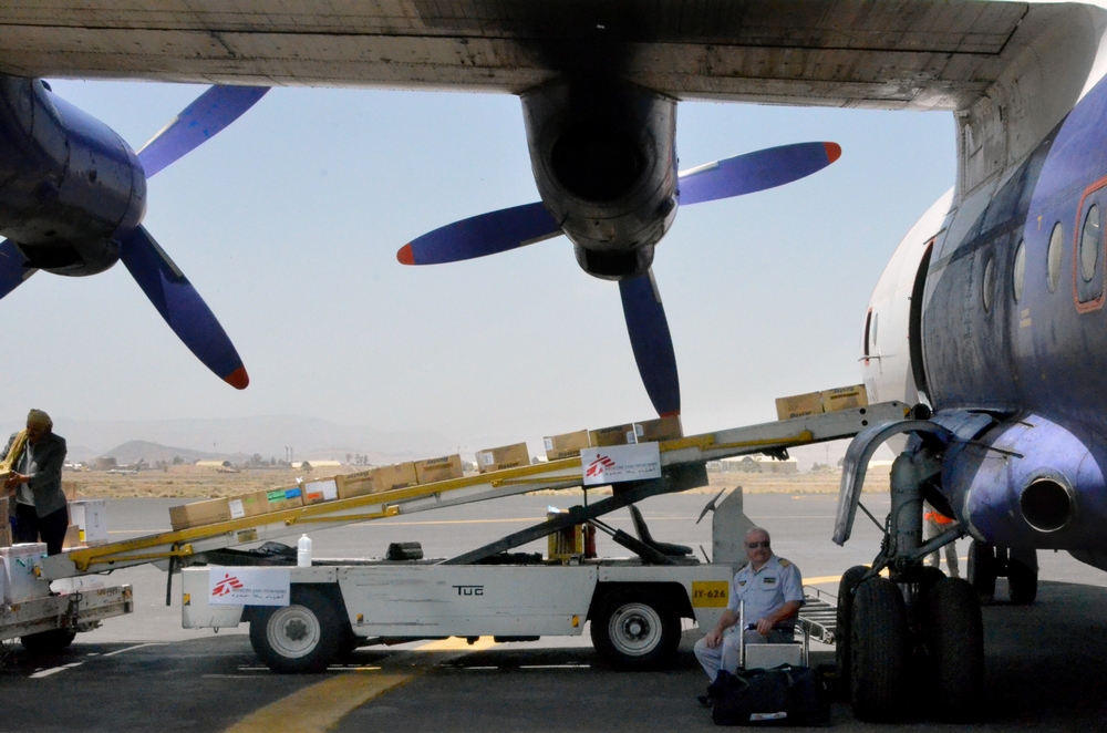 Un aprovisionnement par avion le 14 avril. Notre action au Yemen en dépend totalement. © Malak Shaher/MSF 