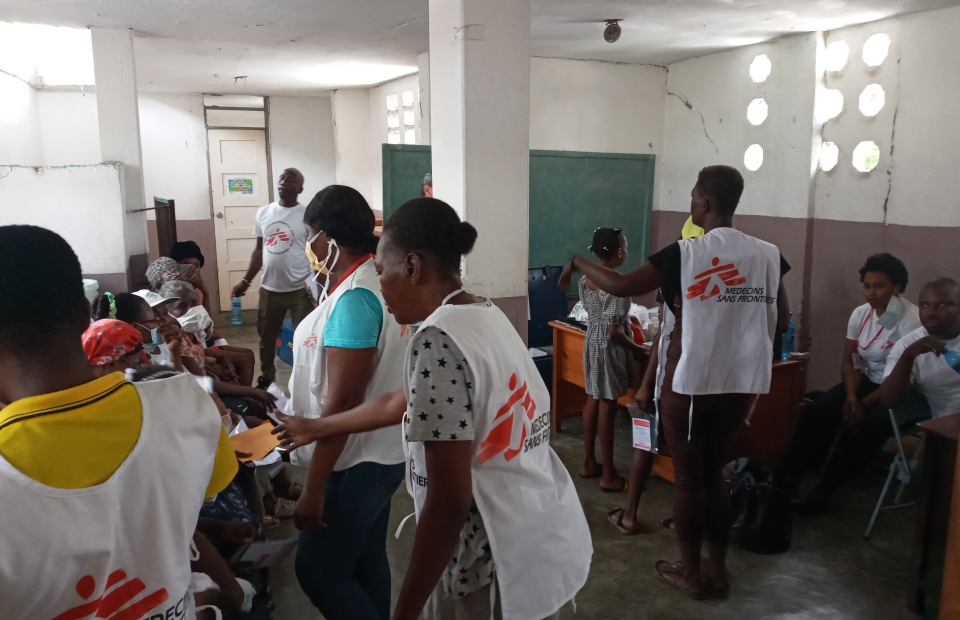 Port-au-Prince, Haïti, lundi 21 juin 2022. Ce patient, victime d'un traumatisme crânien, a été emmené au centre d'urgence MSF de Turgeau.