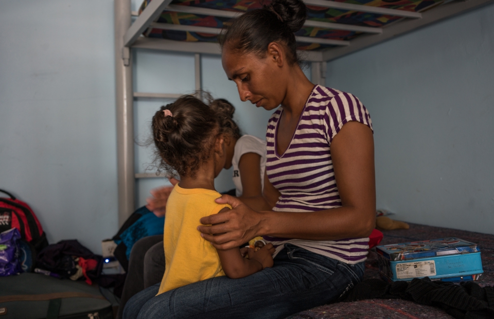 Ruth et sa fille dans le centre pour migrants de Senda de Vidan à Reynosa, au Mexique