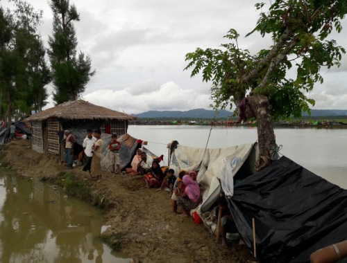 Gevluchte Rohingya zoeken een veilig onderkomen in Bangladesh. © Madeleine Kingston/AZG